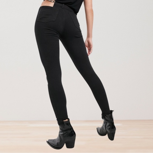 TOPSHOP Black Distressed Hem Skinny Jeans - Picture 2 of 8